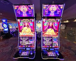 Antarmuka aplikasi mobile play1221 dengan menu sportsbook dan live casino